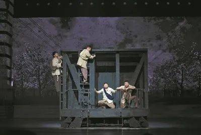 文艺创作 既要“奖杯”，也要“口碑”